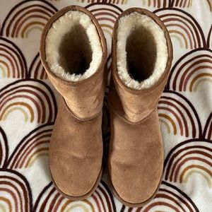 UGG Classic Short - Chestnut - Size 8